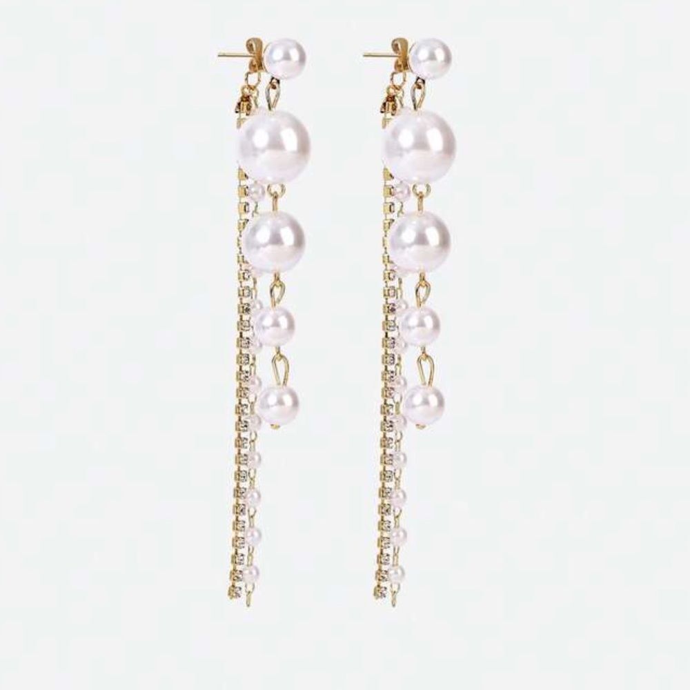 Elegant Pearl Drop Earrings M614